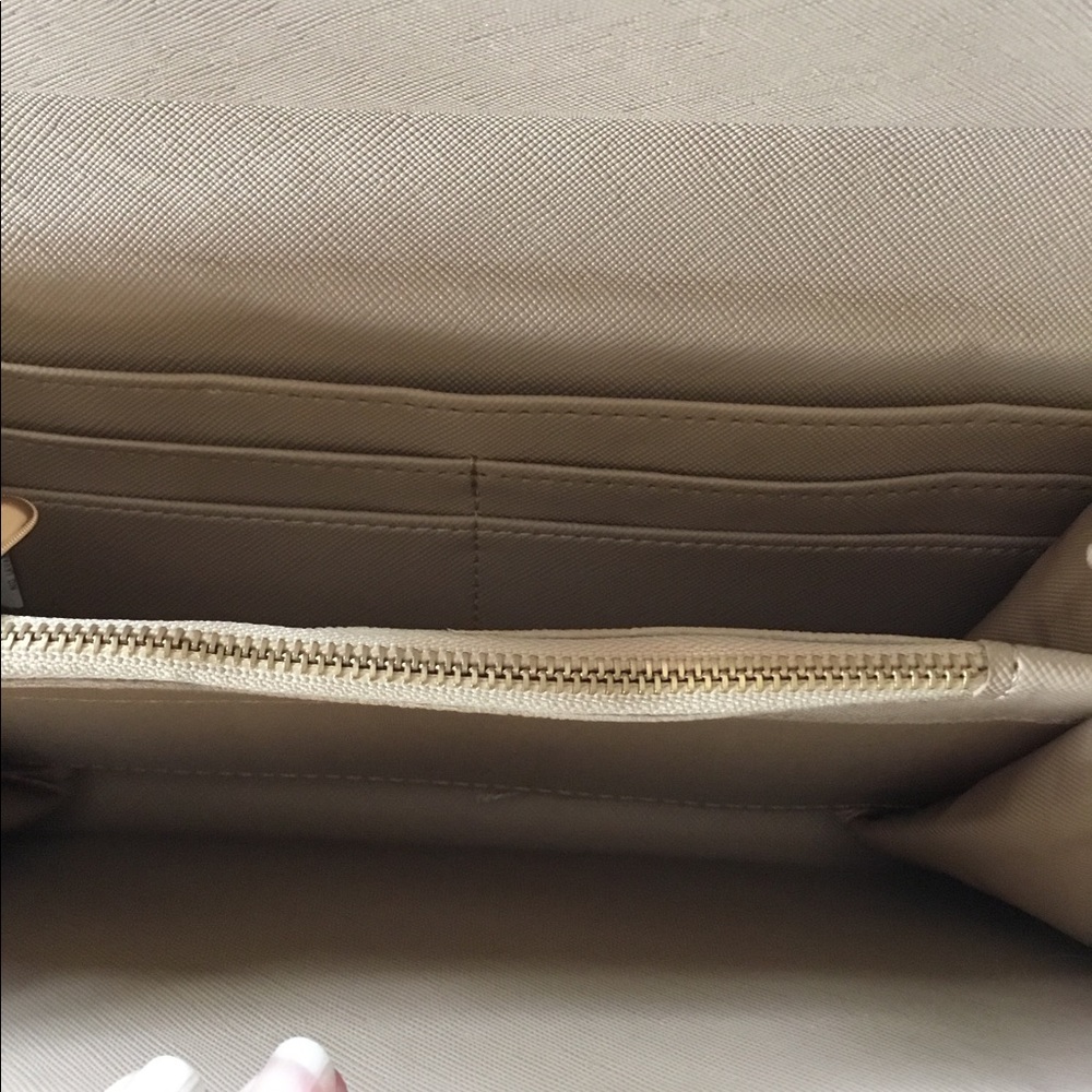 NOT FOR SALE !!!!!BUMBLEBEE BEIGE 3 in 1 PURSE - Picture 6 of 7